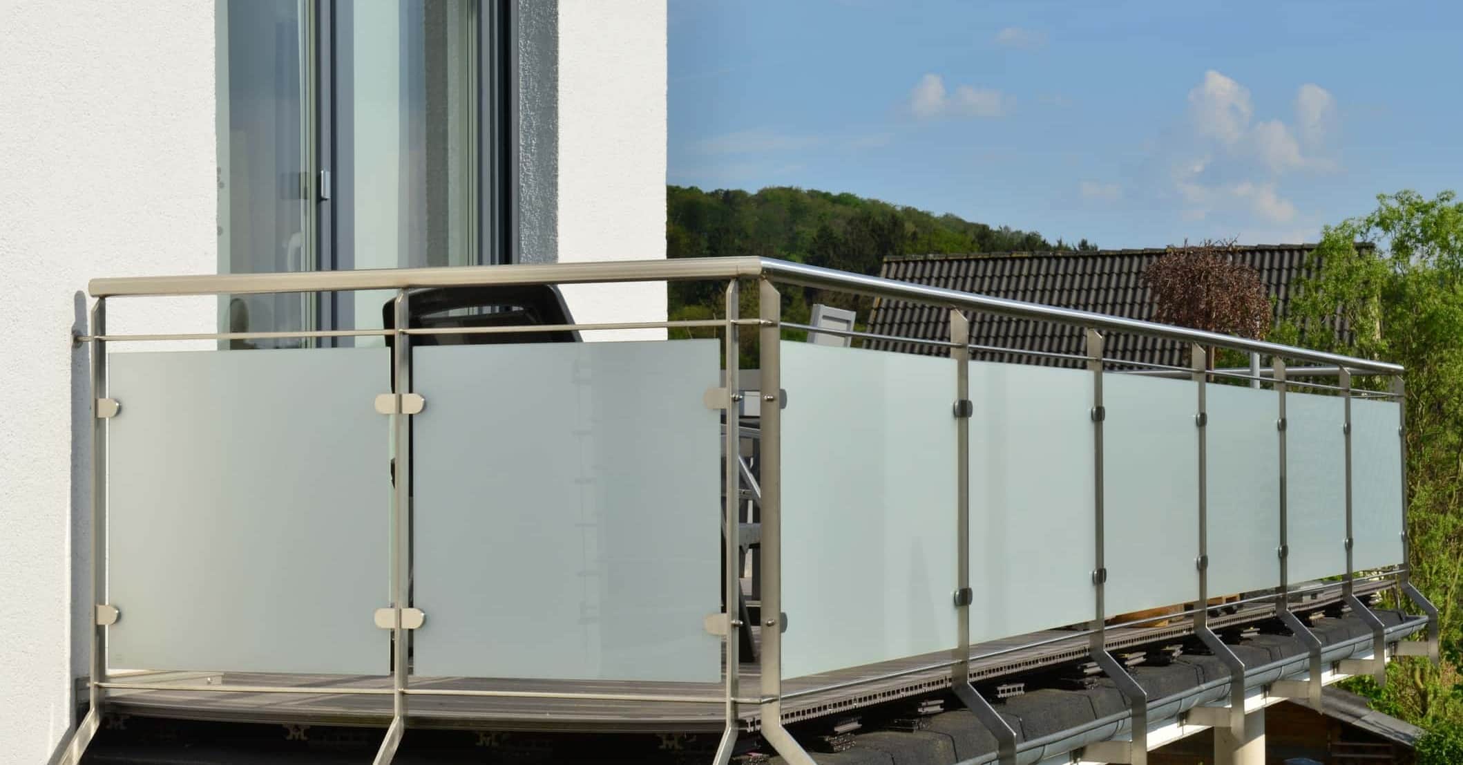 Balkonbrüstung aus Glas_VSG_matt