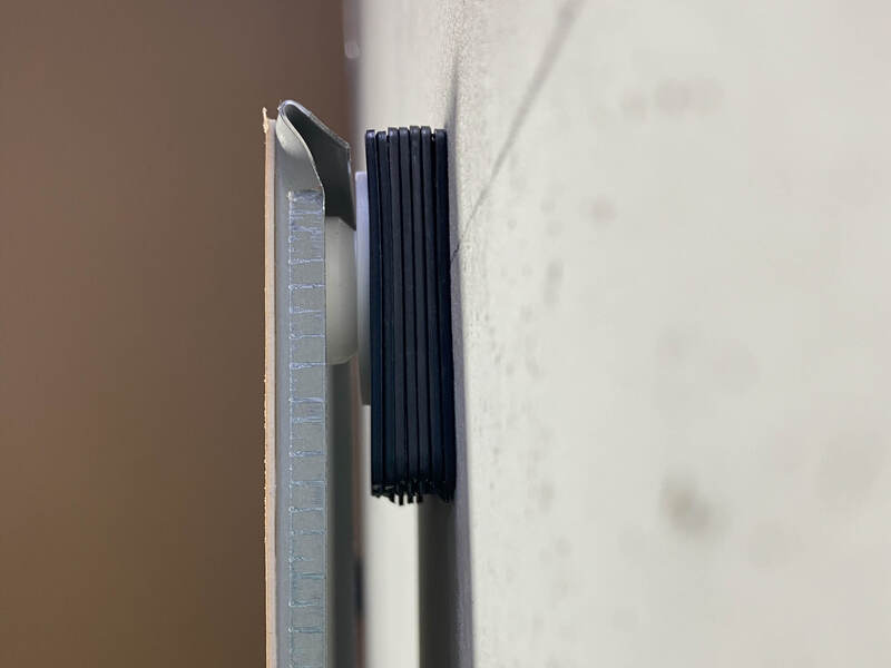 seitliche Ansicht Spiegelbefestigung Spiegelaufhängung seitliche Ansicht