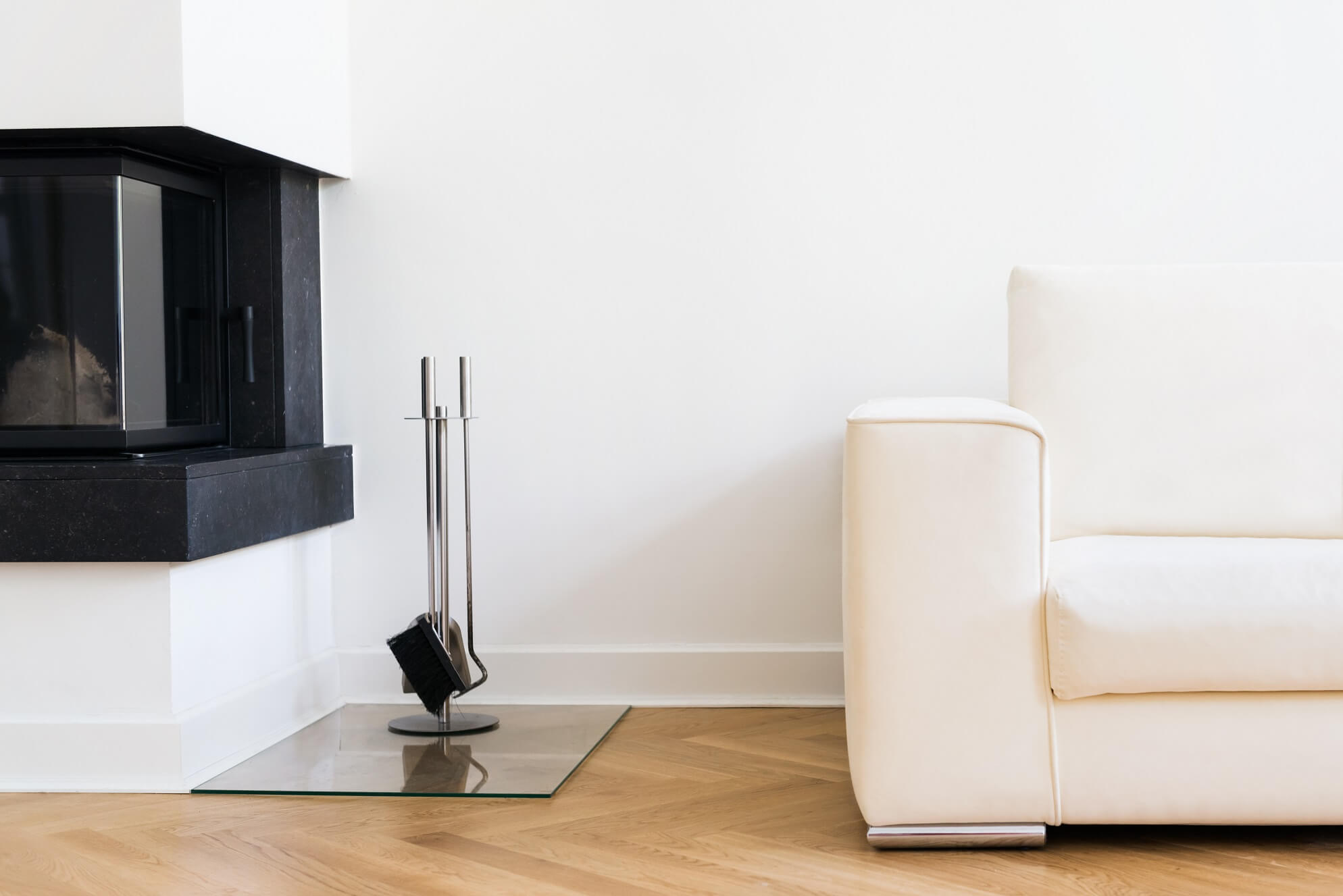 Eck-Kamin mit Funkenschutzplatte