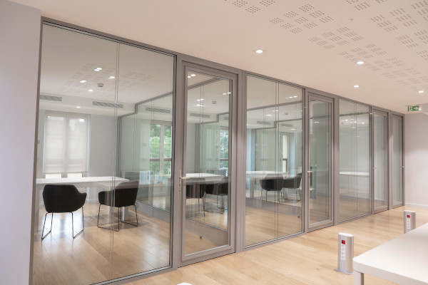 Bürotrennscheiben aus Verbundsicherheitsglas aus ESG