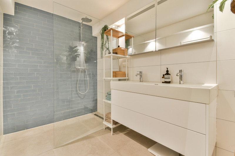 Eine Walk In Dusche in einem modernen Bad